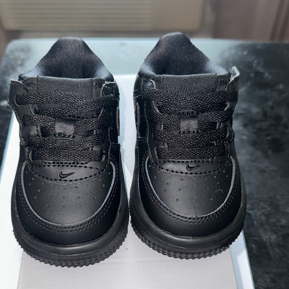 Nike All-Black Air Force 1 low- EasyOn Toddler  Sneakers